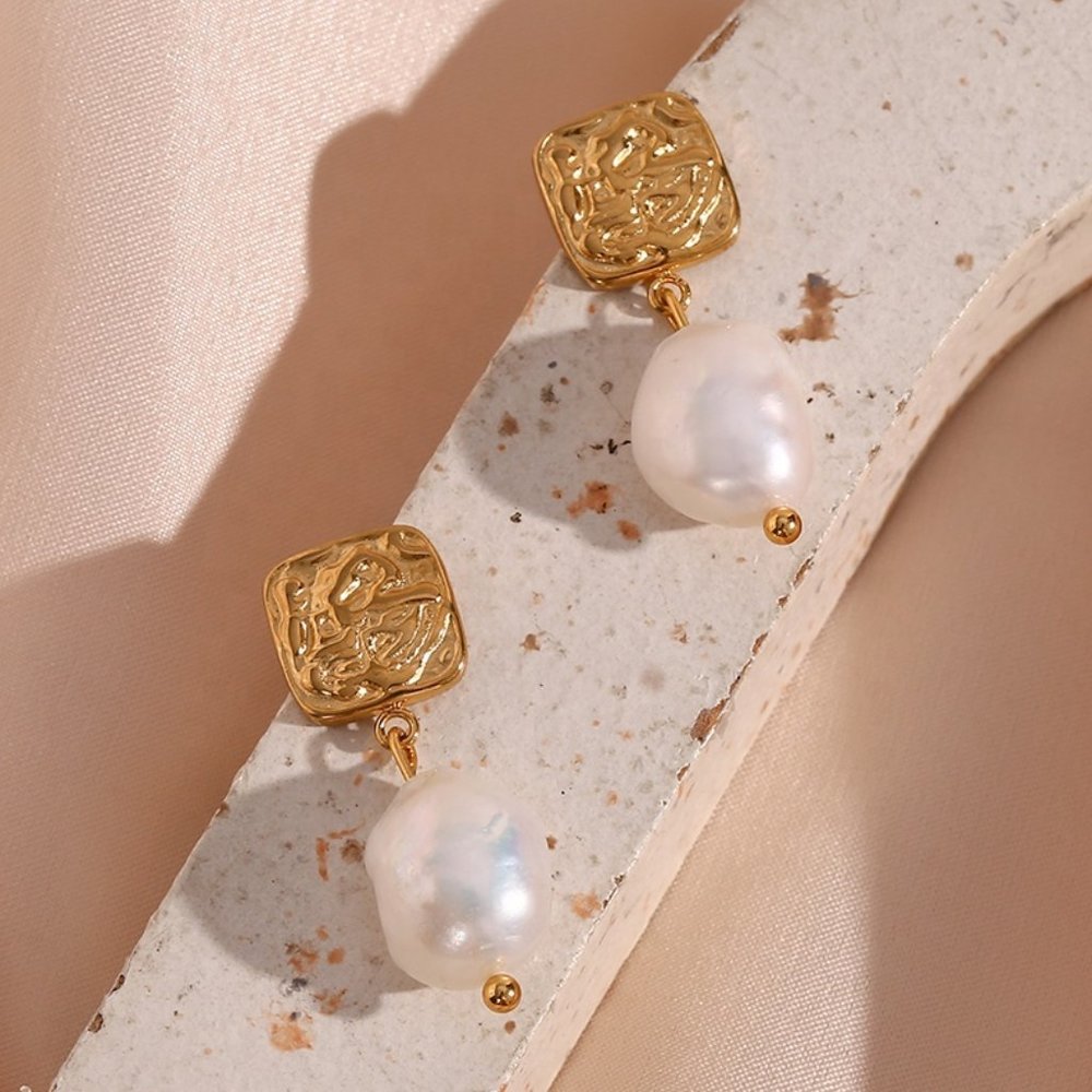 Vintage Square Hammered Texture Fresh Water Pearl 18K Gold Plated Earrings - Picture 6 of 8